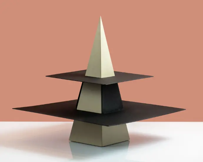 PYRAMID PLATER STAND